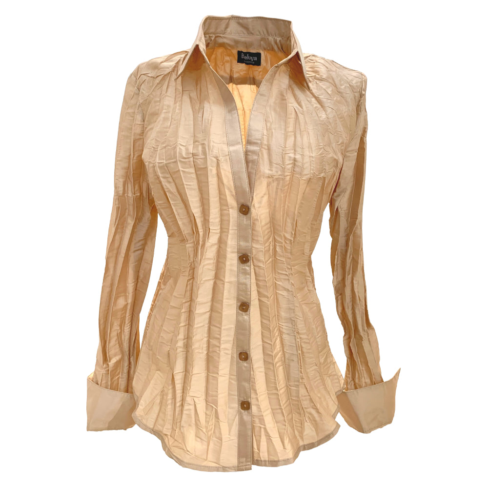 A classic cut shirt in color camel. Camel can be described as a light brown which resembles the color of desert sand or the hair of a young camel. The special weaving technique allows sunny reflections when the light hits.The buttons have the same color.