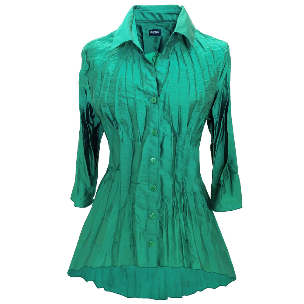 The blouse has  a pointed classic collar and 3/4 sleeves. The blouse has the length of a tunic which is longer in the back. The color Meadow can be described as an organic grass green color with hints of emerald and soft yellow reflections. The buttons have the same color.